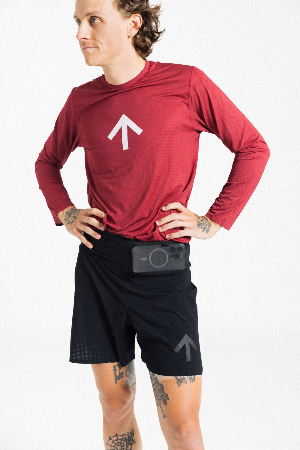 Male runner with hands on hips, a phone in the front waistband pocket of the AROW Marathon Short v.2 in Black and Black